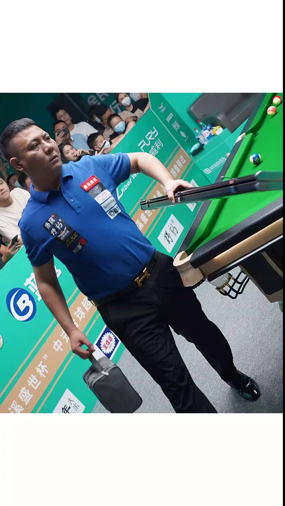 这些奖杯是 这些奖杯是