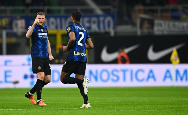 字母哥确定留队