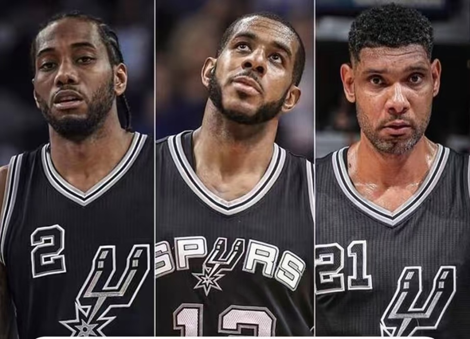 对面徘徊两 对面徘徊两